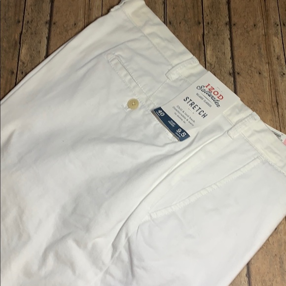 IZOD Saltwater Relaxed Shorts - Picture 3 of 5